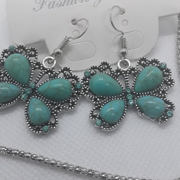 Gorgeous Turquoise Butterfly Necklace and Earring Set - Picture 3 of 5